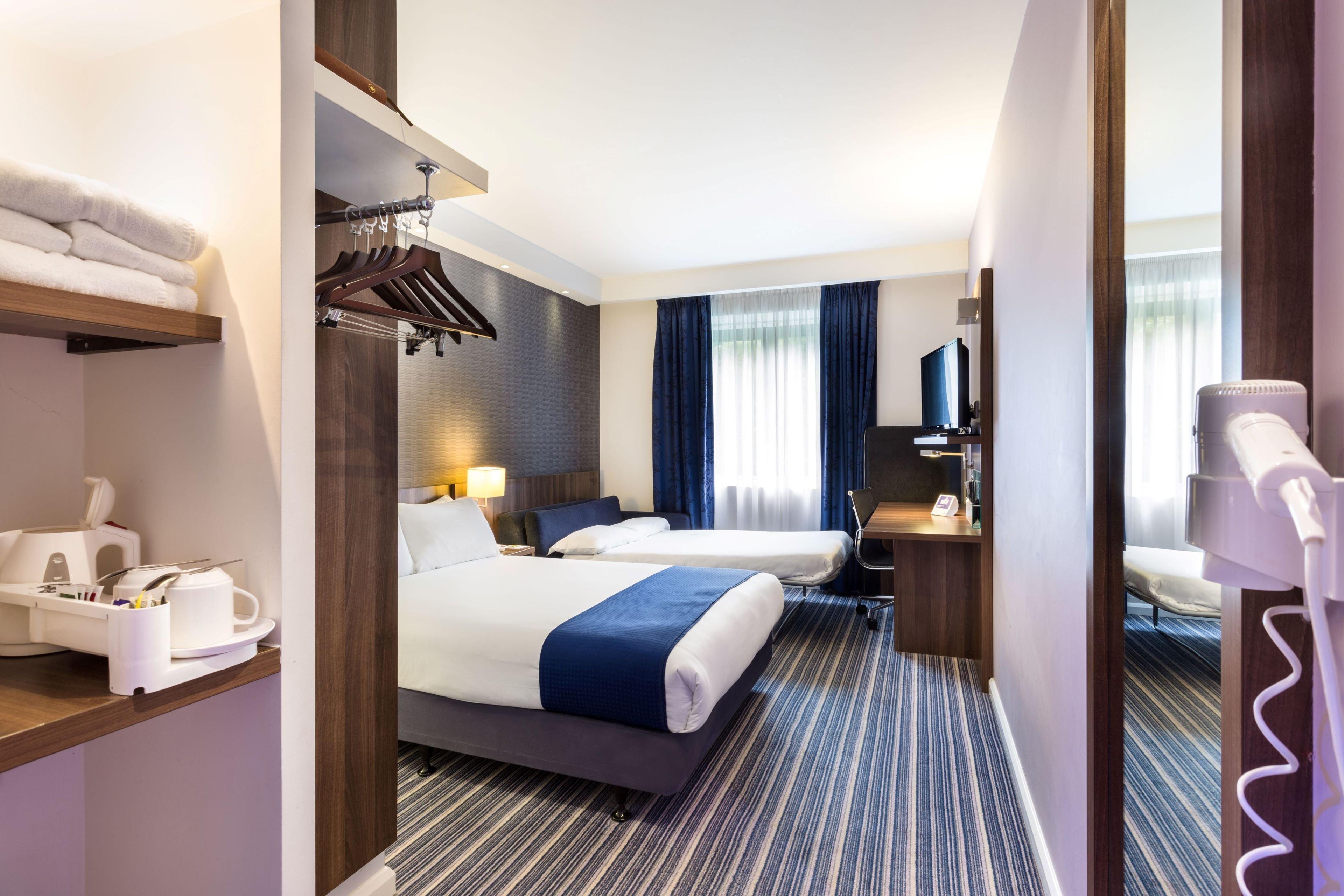 Holiday Inn Express Colchester By Ihg Exterior photo