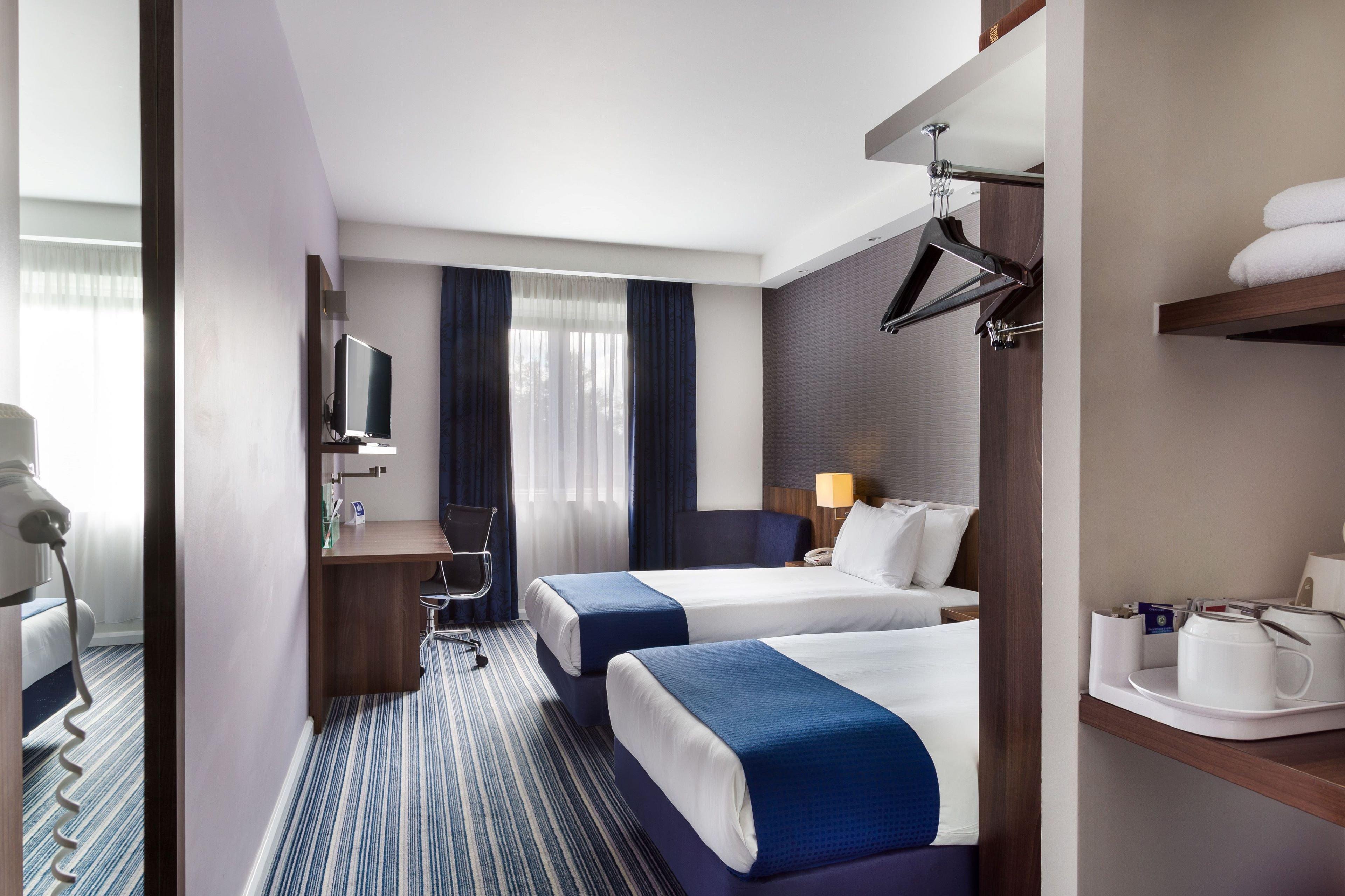 Holiday Inn Express Colchester By Ihg Exterior photo