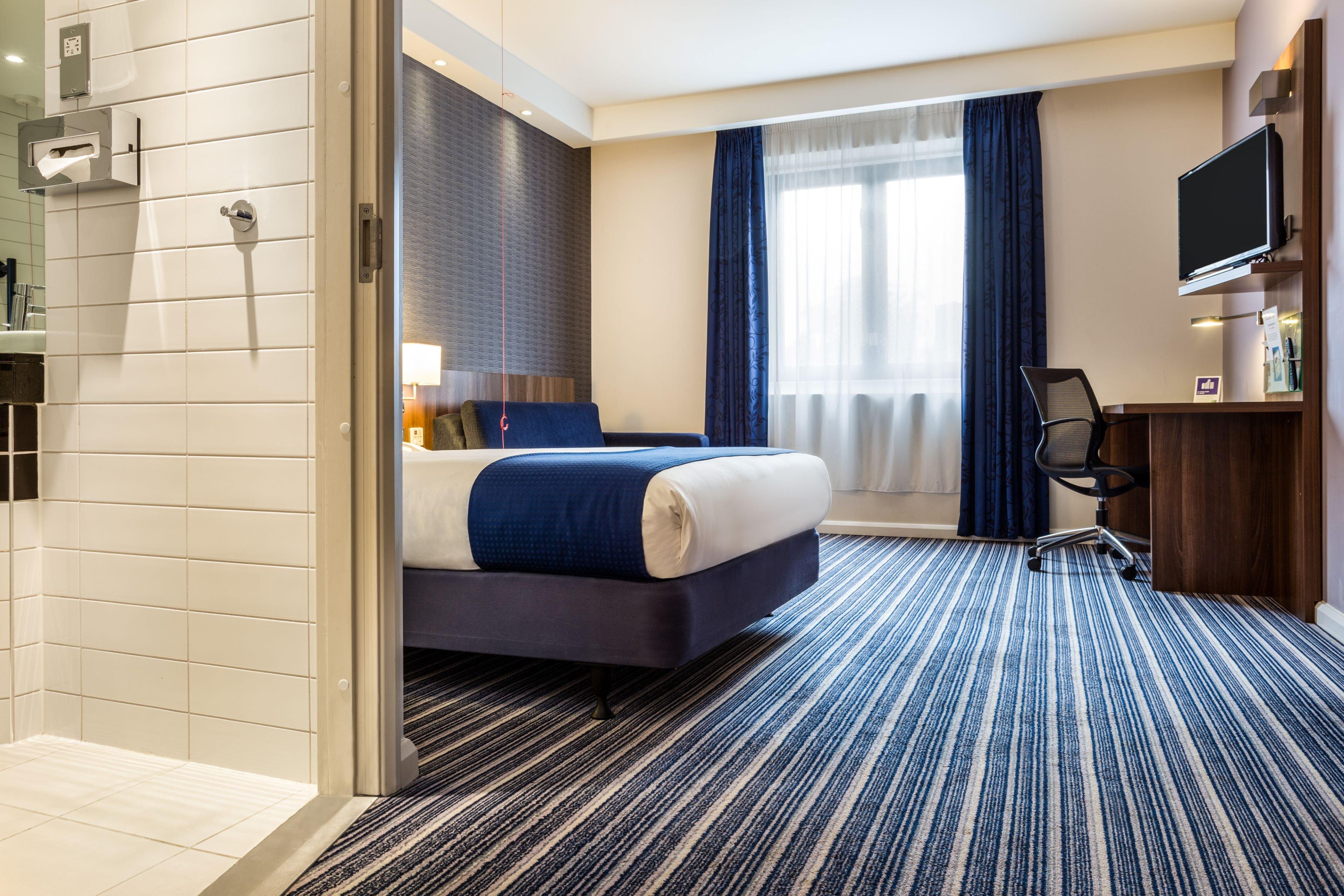 Holiday Inn Express Colchester By Ihg Exterior photo
