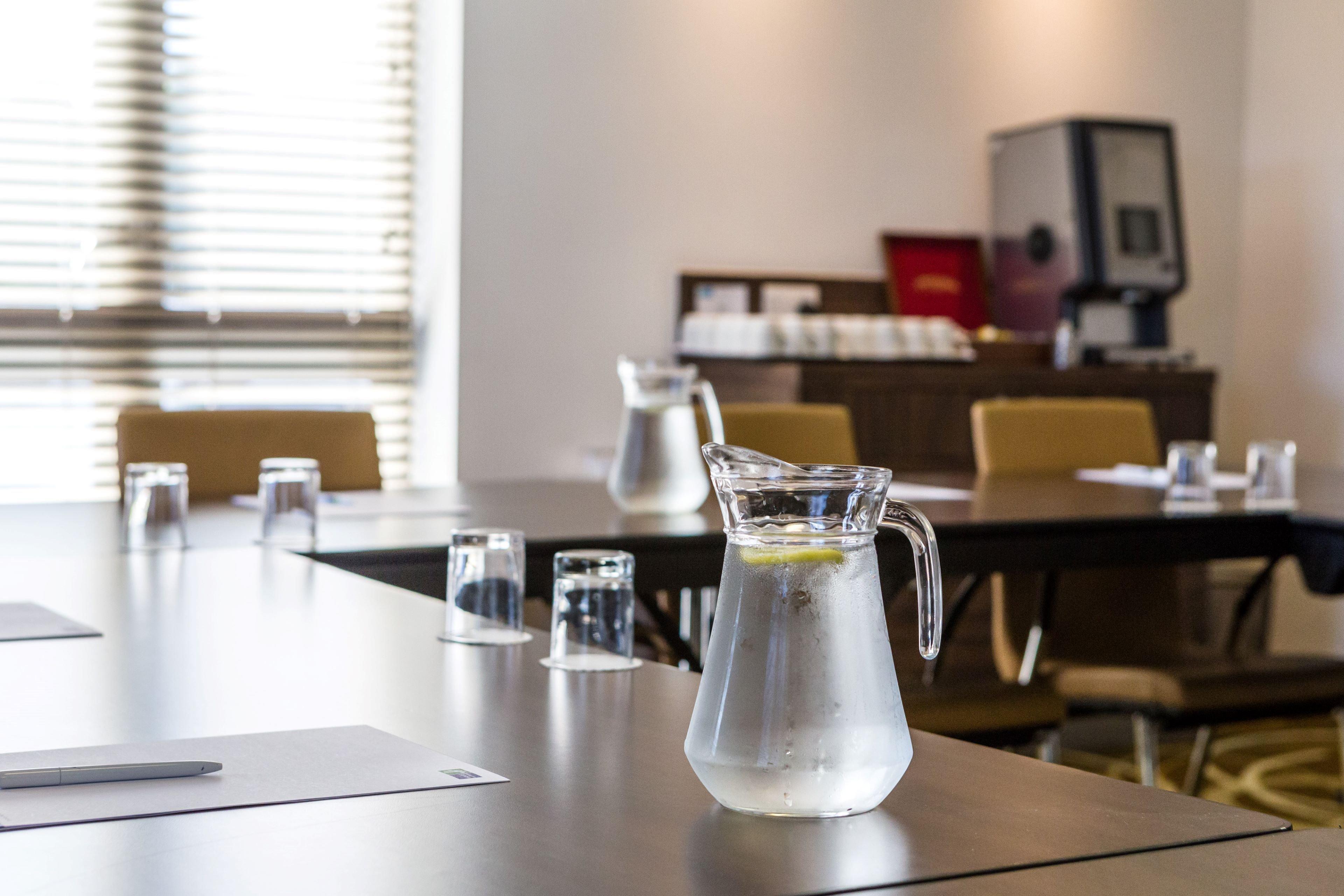 Holiday Inn Express Colchester By Ihg Exterior photo