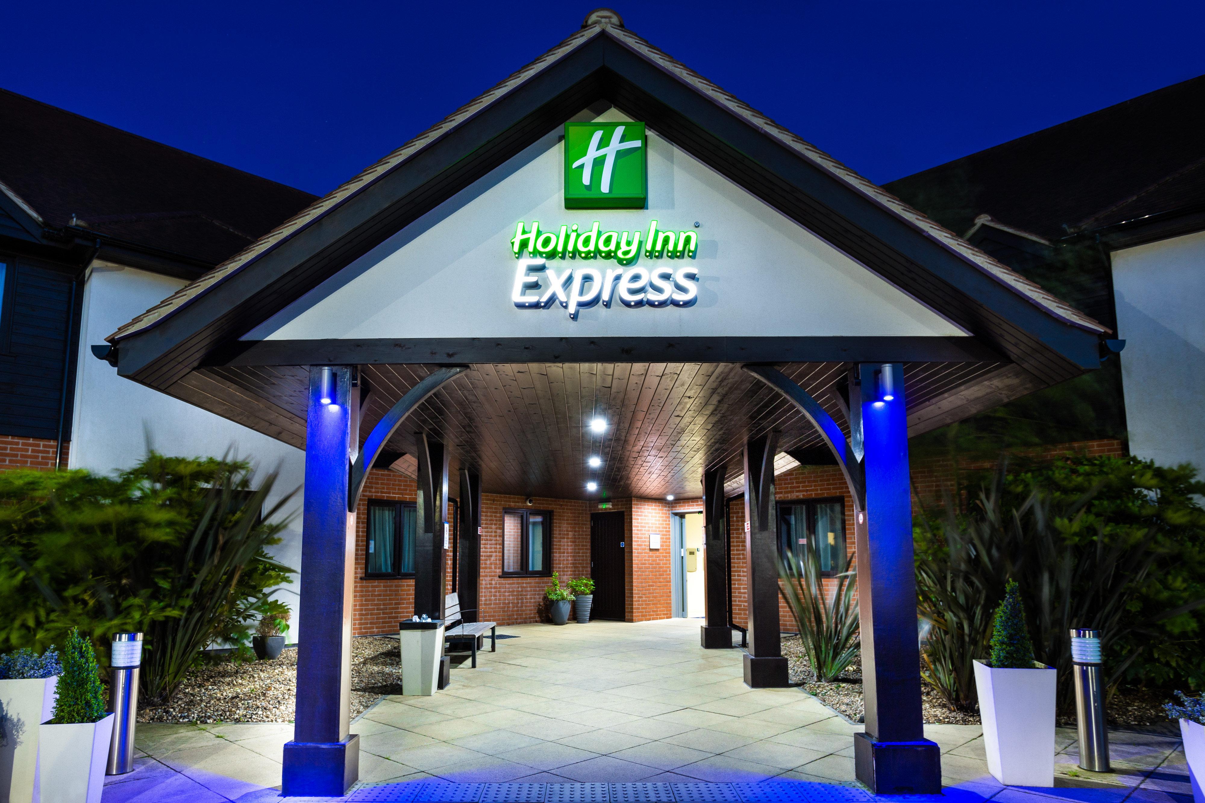 Holiday Inn Express Colchester By Ihg Exterior photo