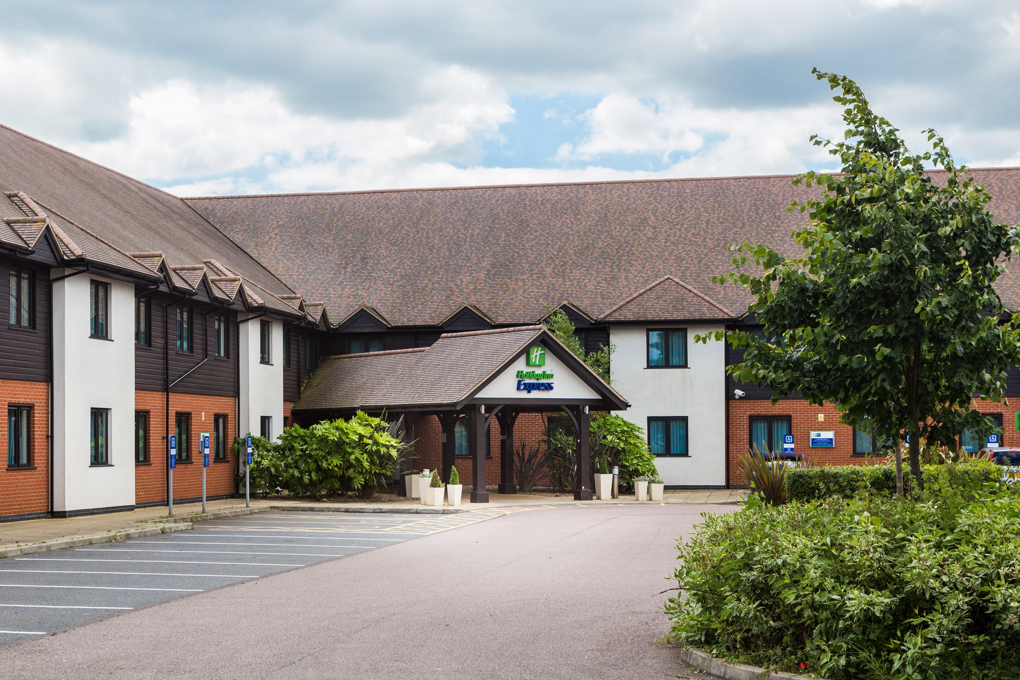Holiday Inn Express Colchester By Ihg Exterior photo
