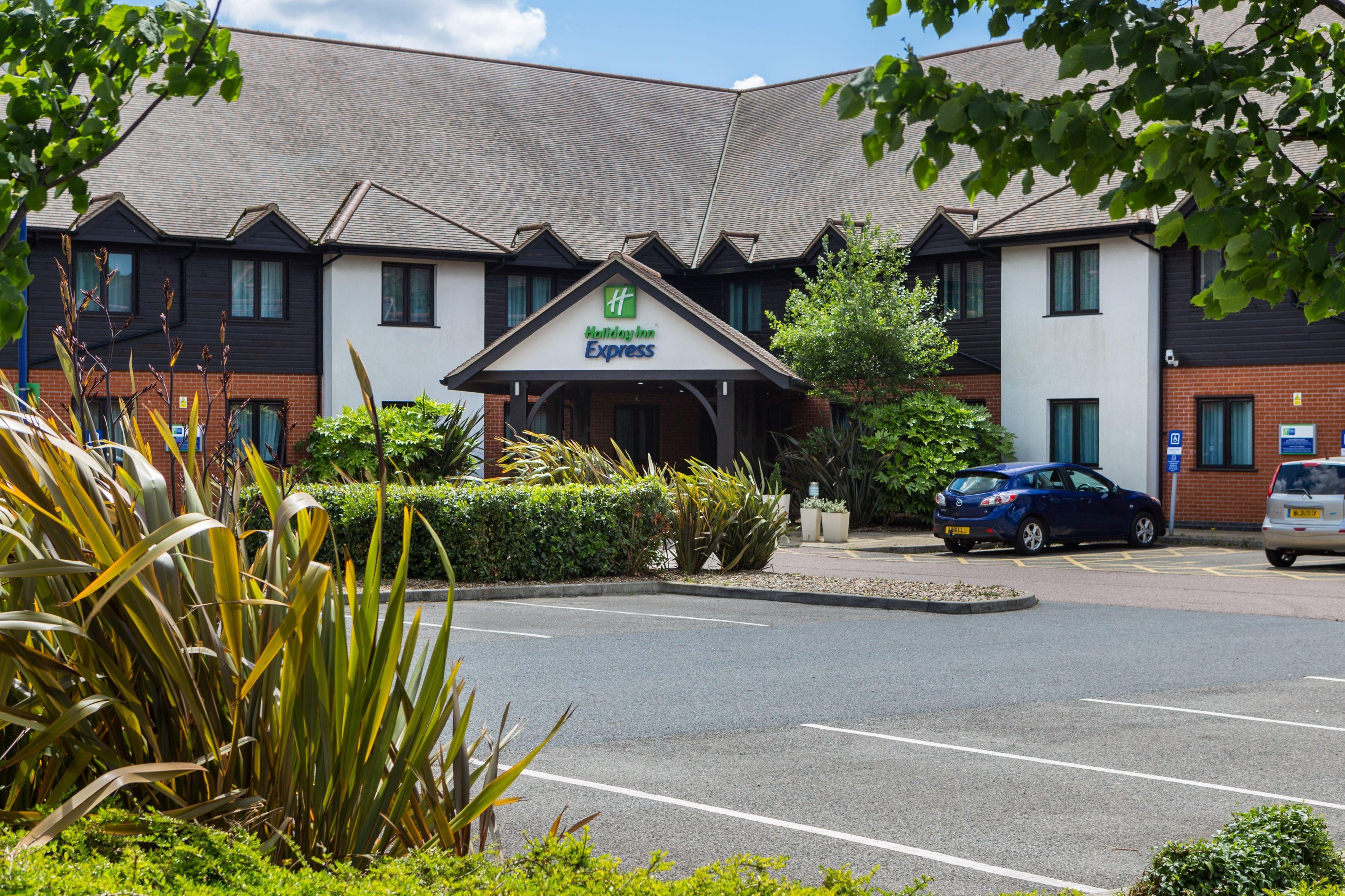 Holiday Inn Express Colchester By Ihg Exterior photo