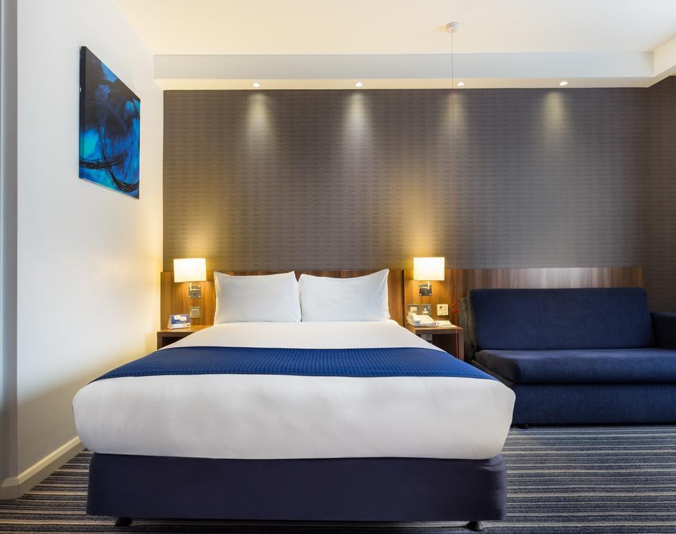 Holiday Inn Express Colchester By Ihg Exterior photo