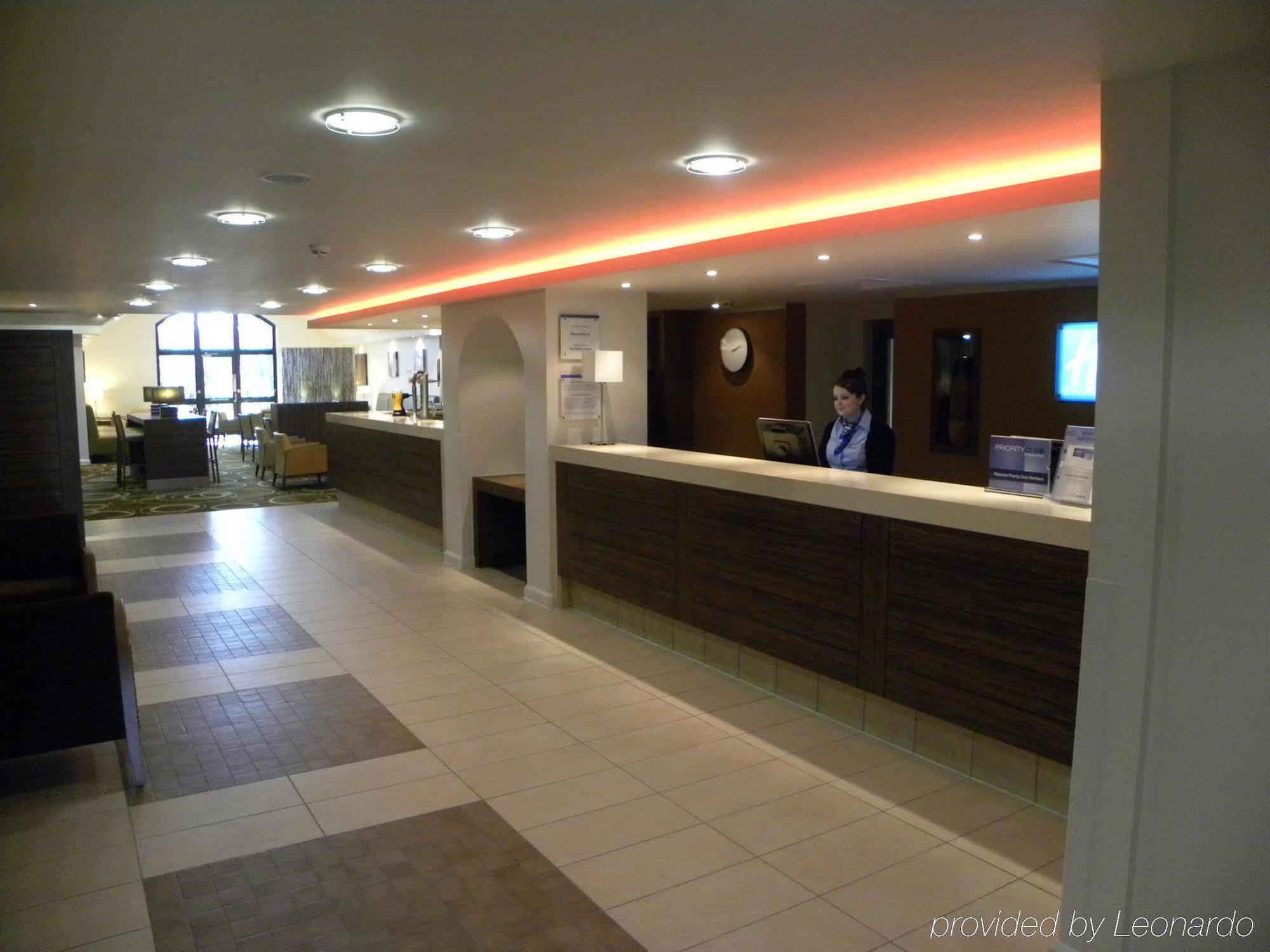 Holiday Inn Express Colchester By Ihg Exterior photo