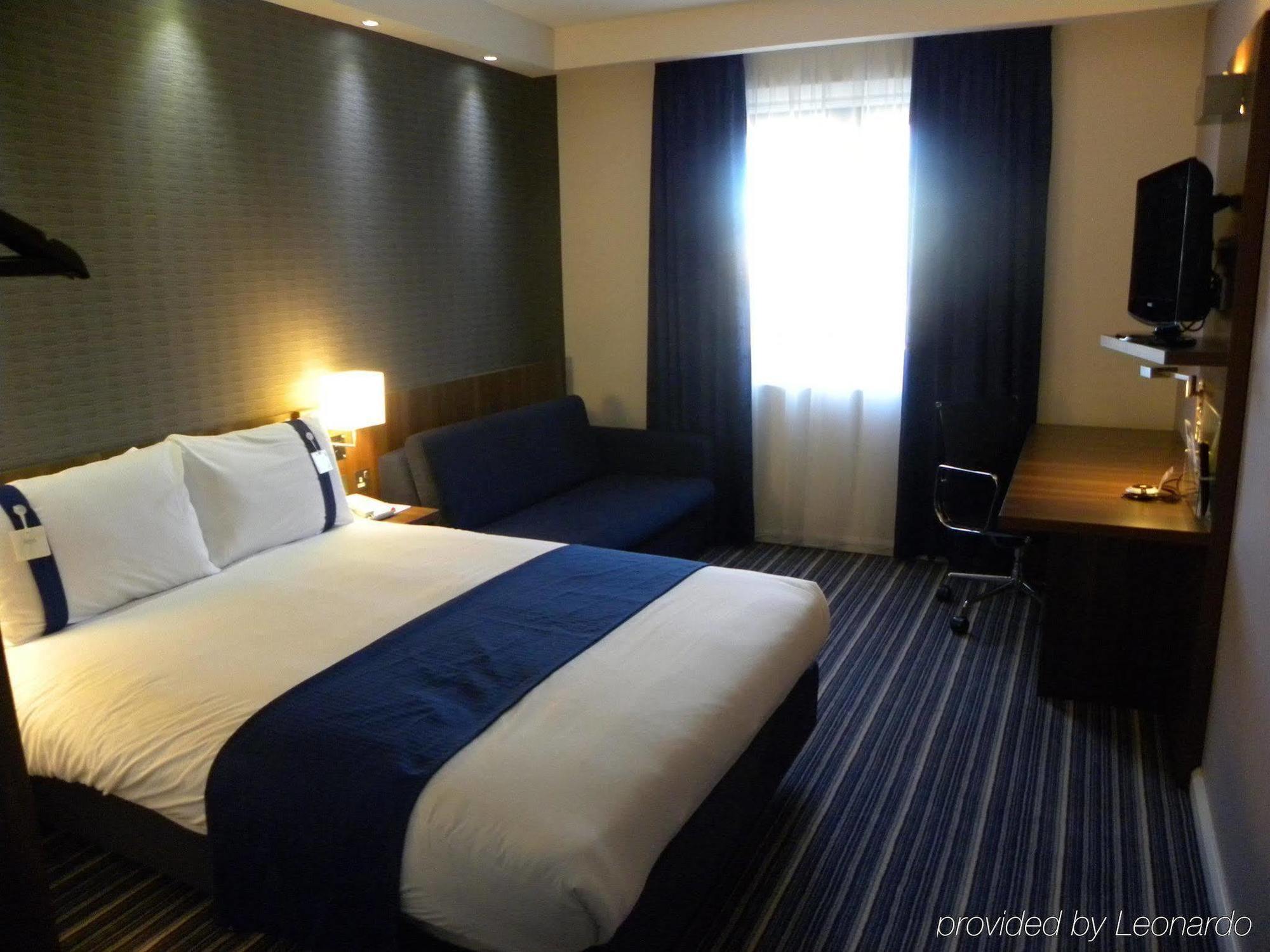 Holiday Inn Express Colchester By Ihg Room photo